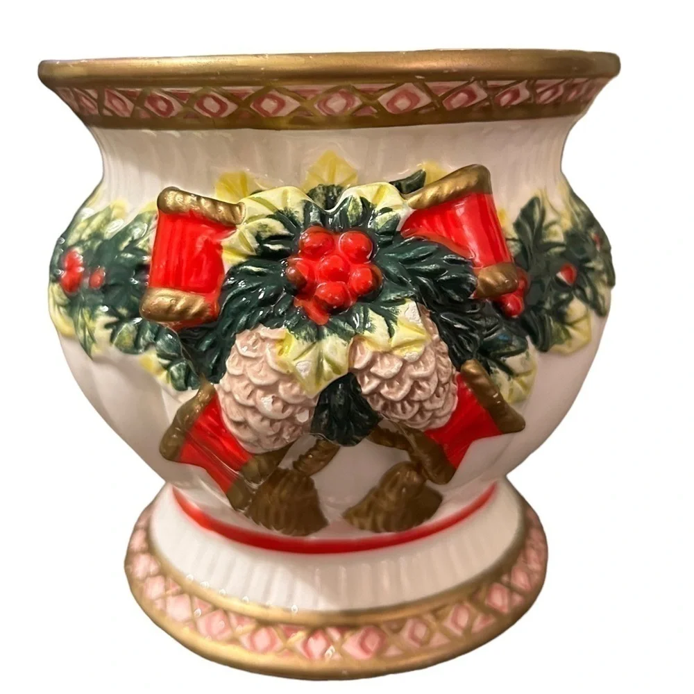 Cachepot Vintage RARE Holiday/Christmas Porcelain EUC